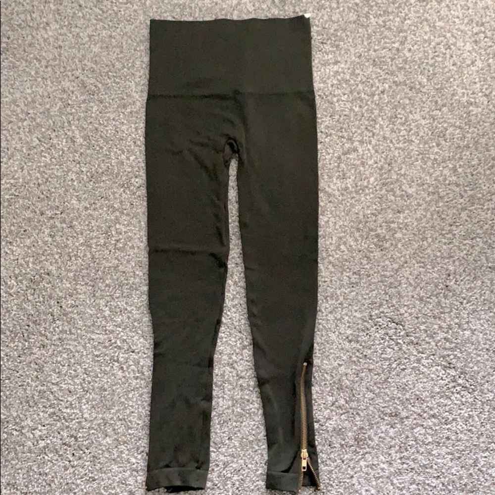 Spanx olive side zip leggings small